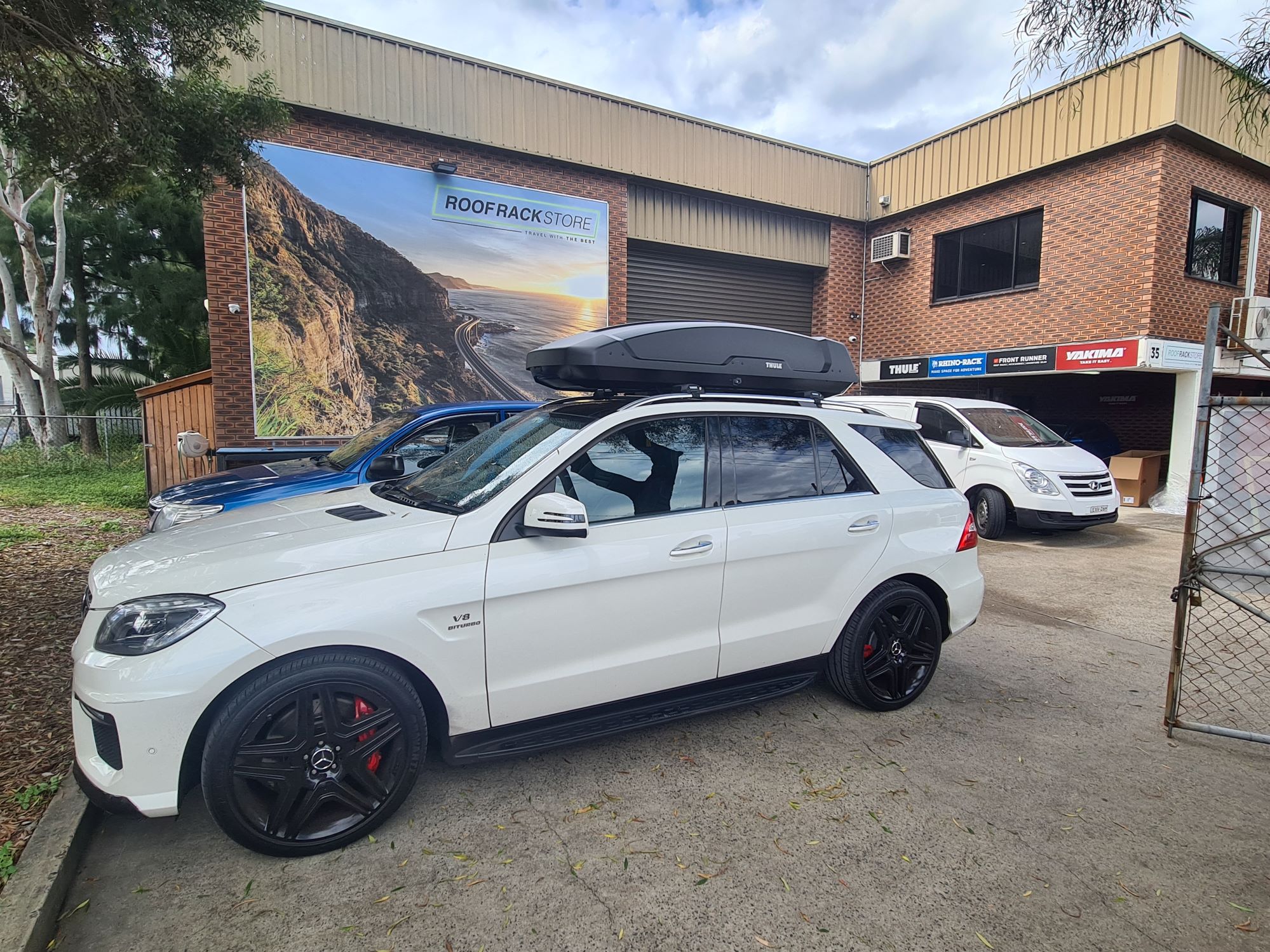 Thule Force roofbox on Mercedes